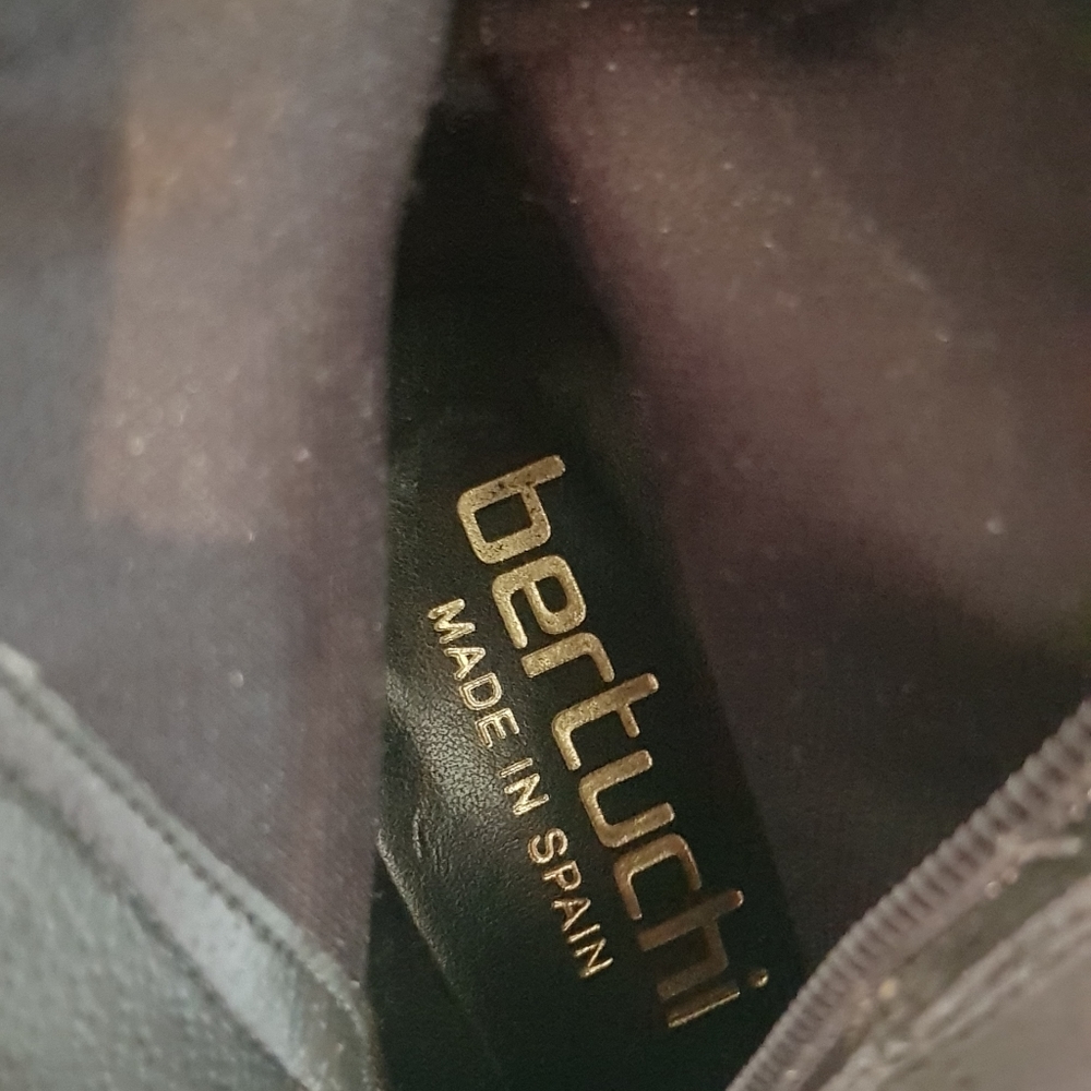 Ladies black boots - Picture 2 of 4